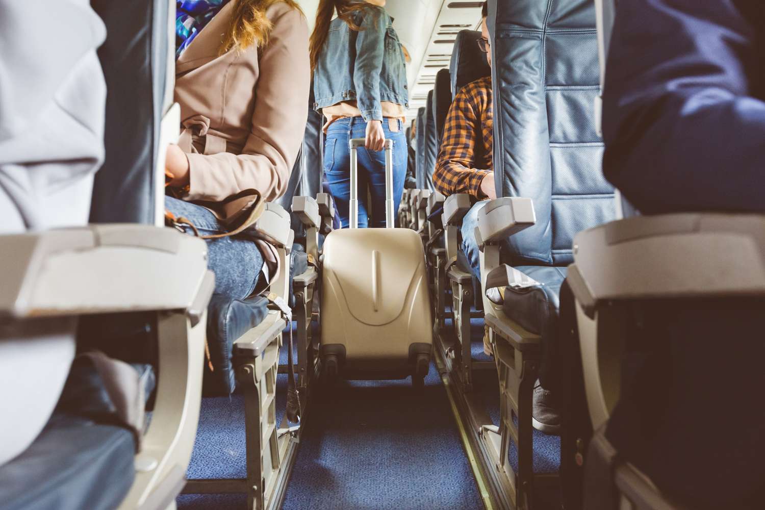 The Secret Body Language of Pro Solo Travelers in the Air