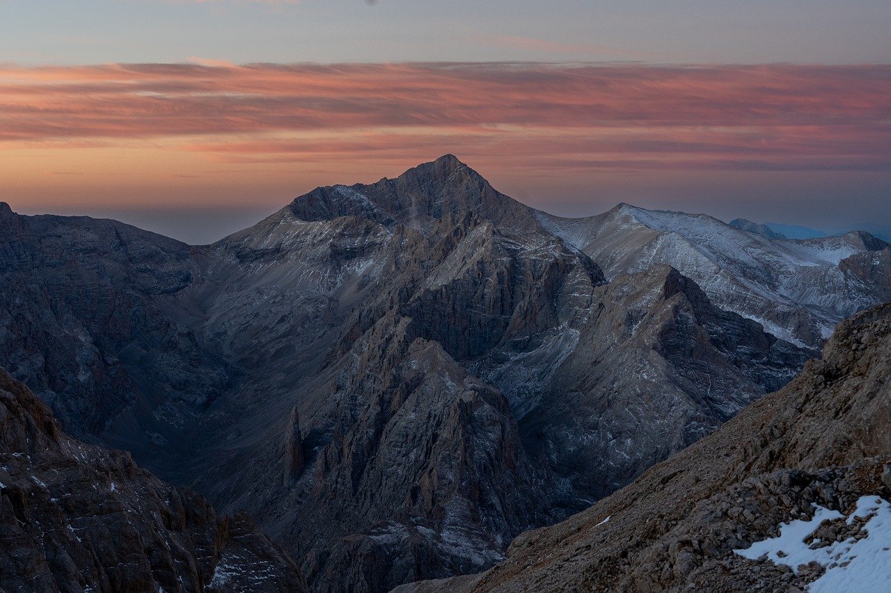 White sand beach and deep blue water of Lake Salda in Burdur
