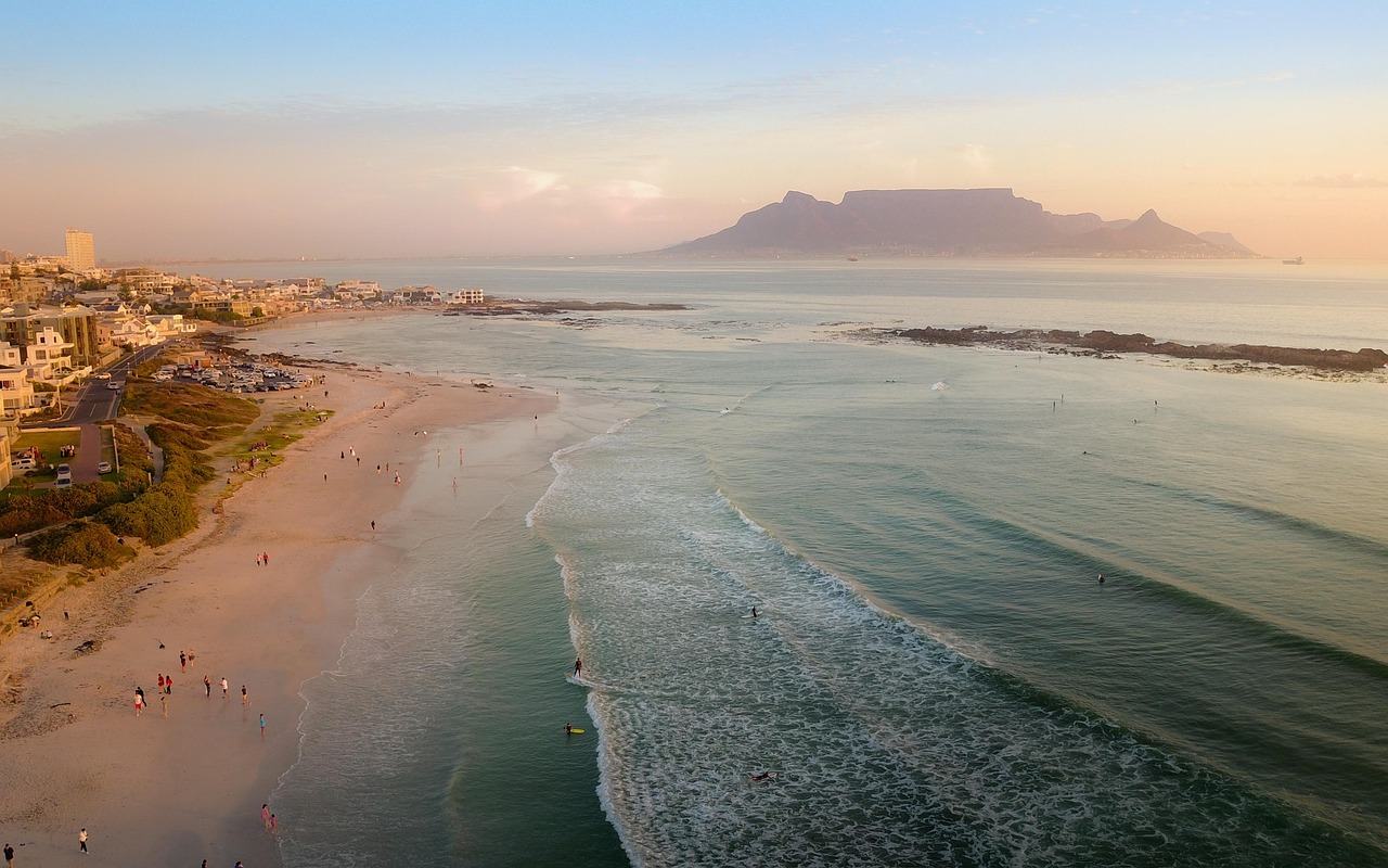 The iconic flat-topped Table Mountain overlooking Cape Town.