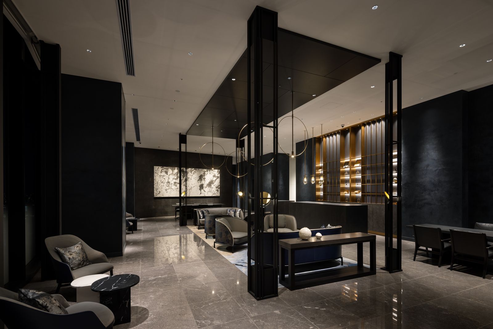 A minimalist luxury hotel foyer featuring clean architectural lines and contemporary Japanese furniture.