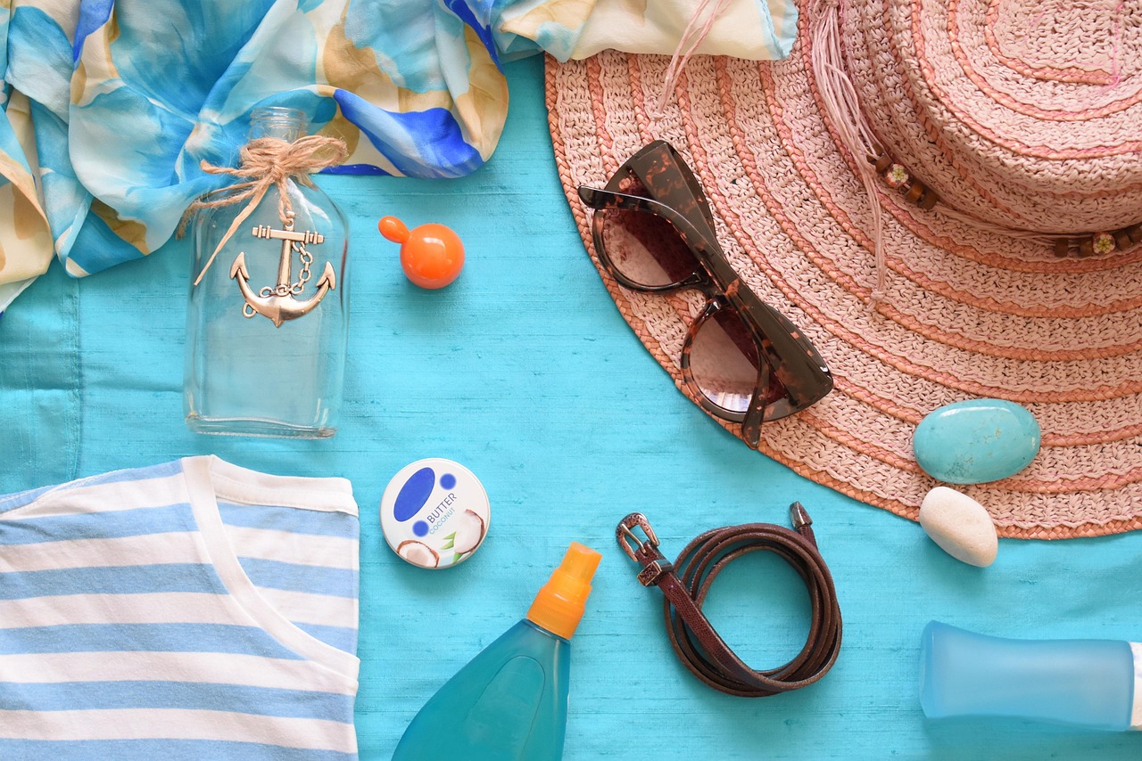 Summer accessories including polarized sunglasses and a stylish straw hat.