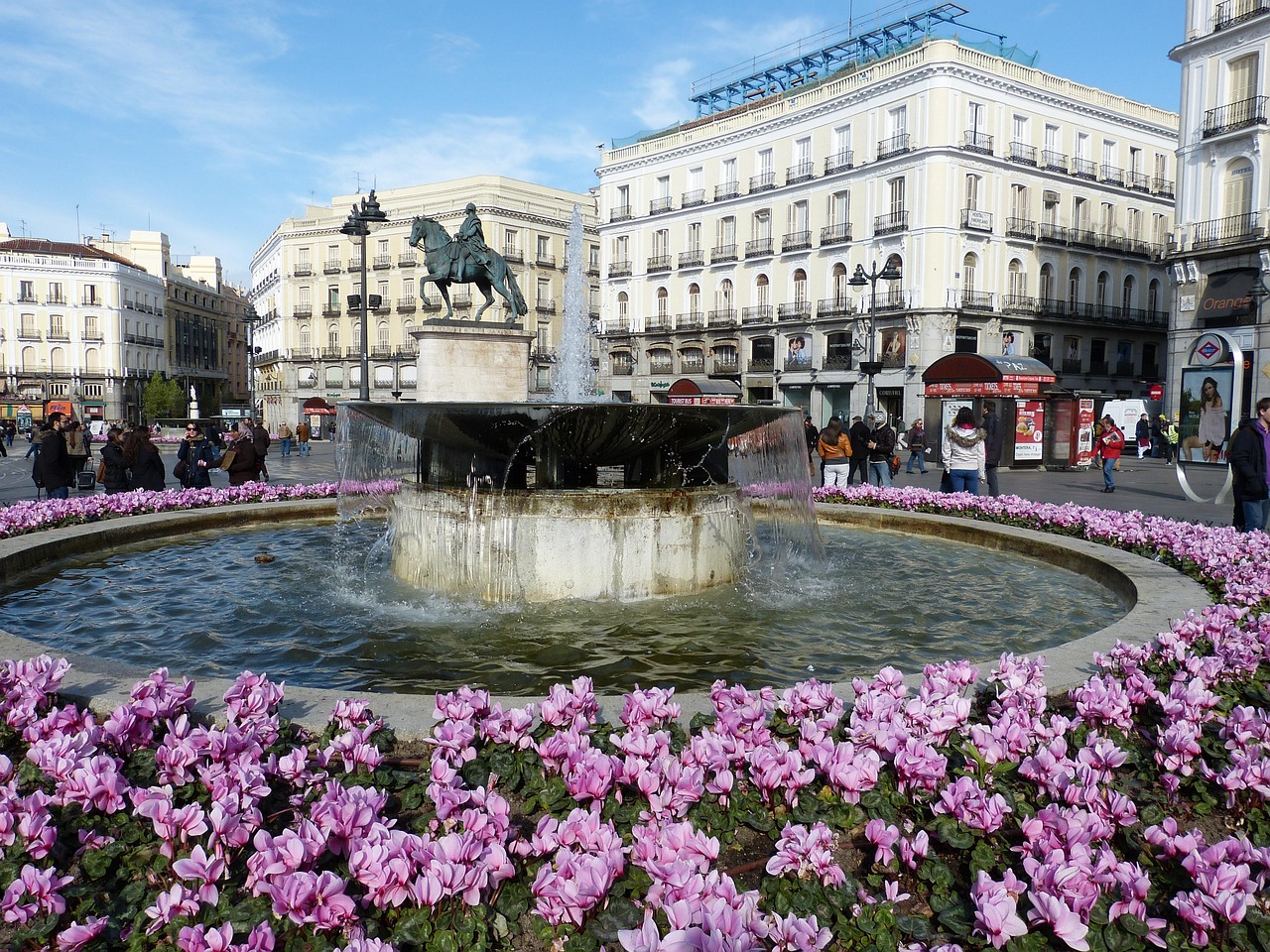 Lively scene at Plaza Mayor with outdoor seating and historic architecture.