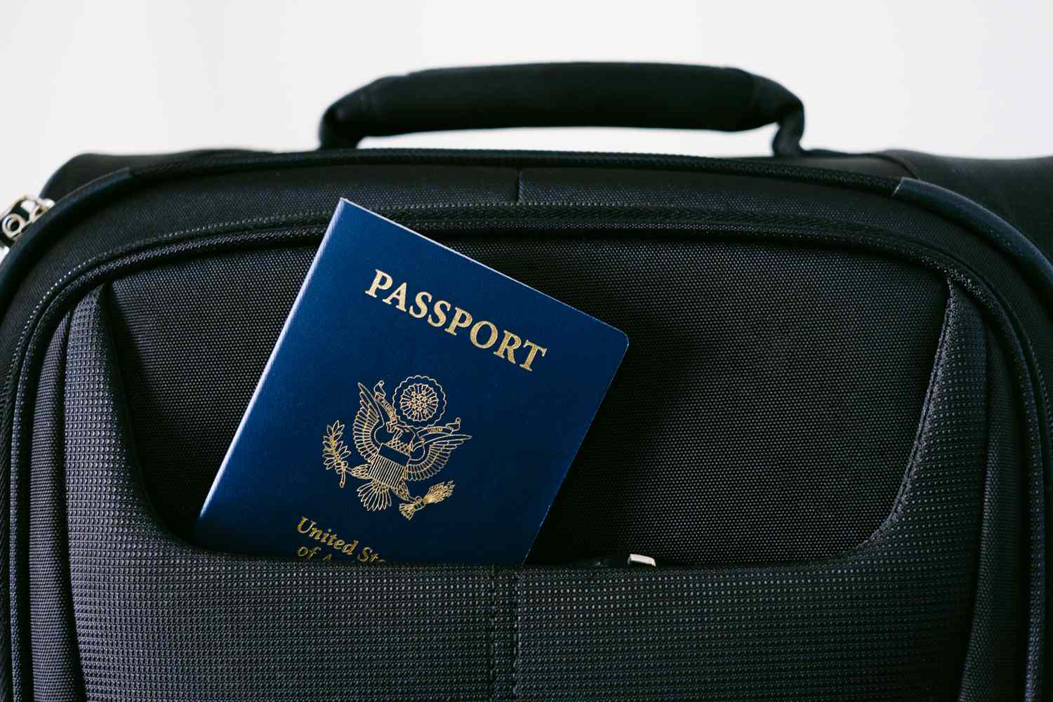 Best Way to Carry Passport and Money When Traveling