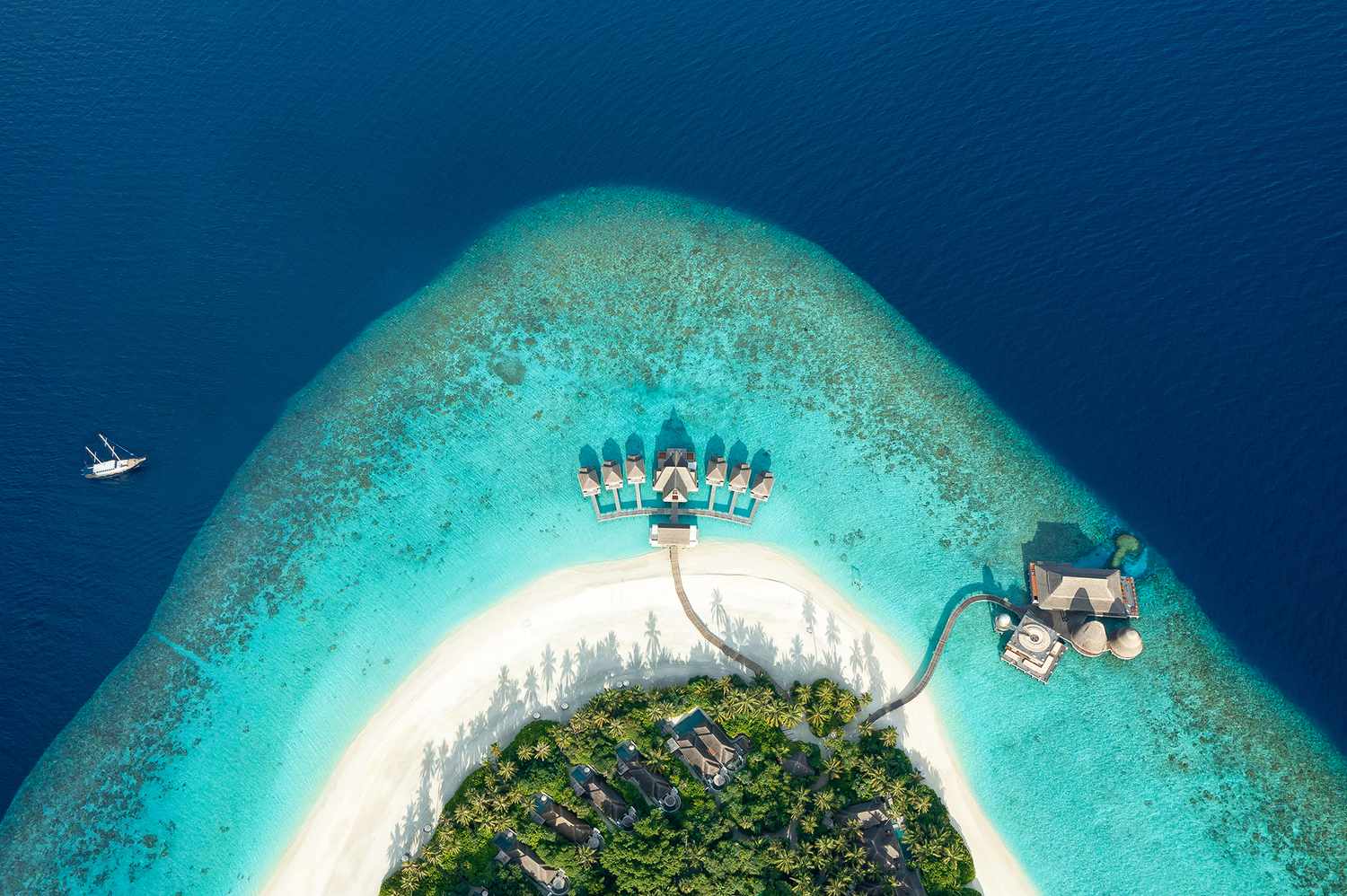 Luxury Maldives Villas: Inside Anantara Kihavah’s Underwater Cellar & World-Class Reef