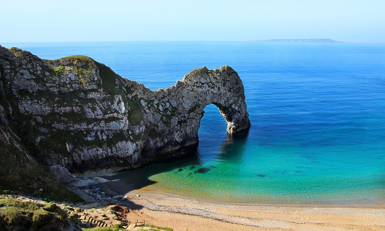 The limestone arch of Durdle Door on the Dorset coast.