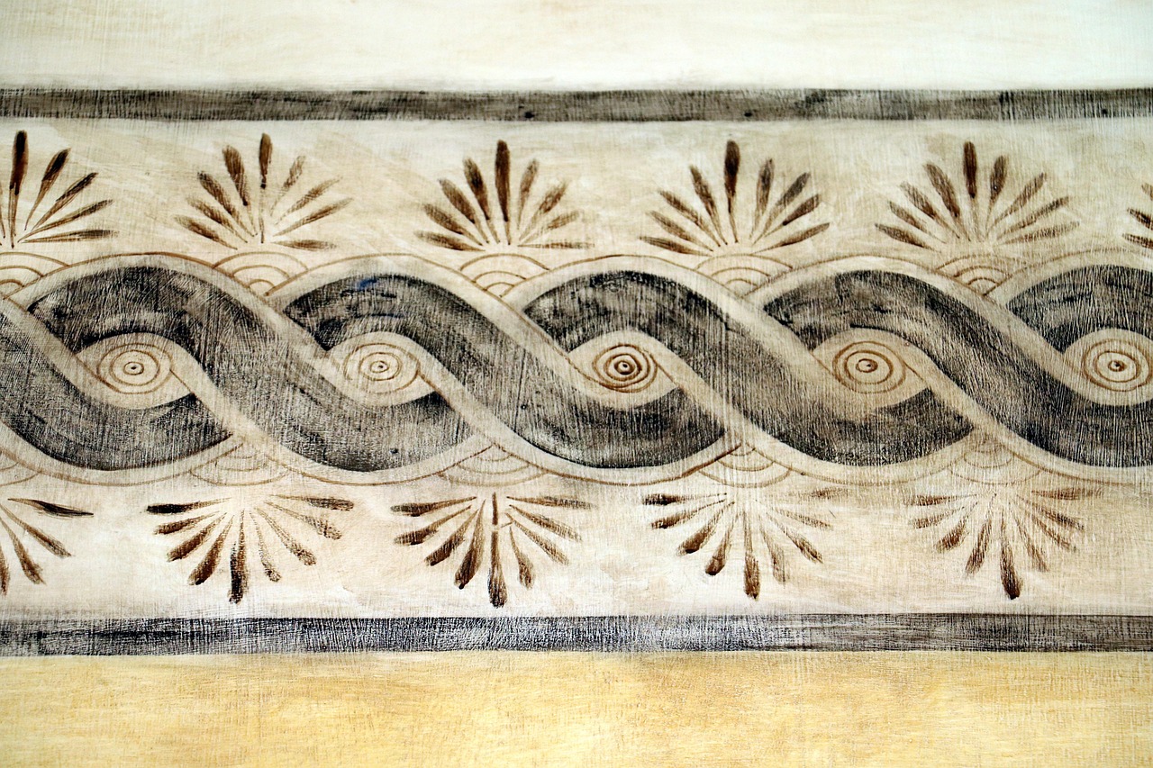 Detail of traditional Moroccan tadelakt plaster work and geometric patterns.