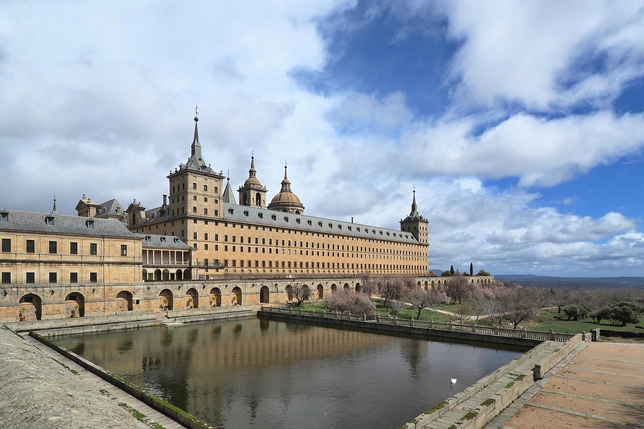 The massive and historic San Lorenzo de El Escorial monastery complex.