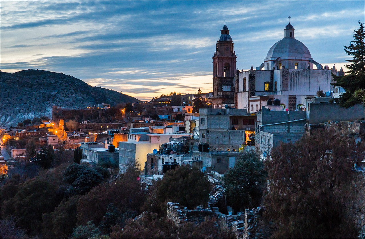 The iconic pink Parroquia de San Miguel Arcangel church in the center of San Miguel de Allende.